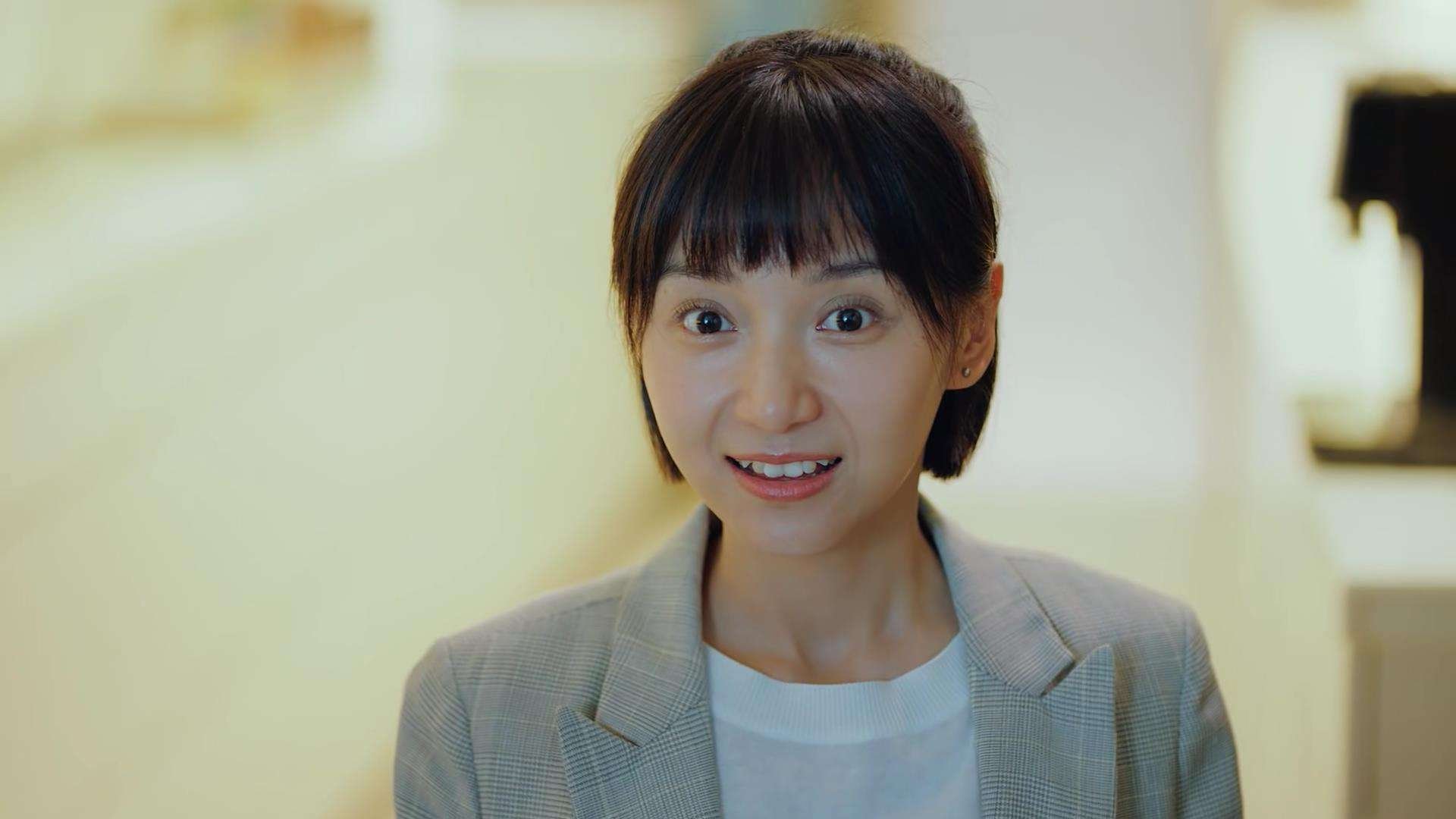 “高新体育中心：健力运动员挑战极限，举重赛事燃爆全场”